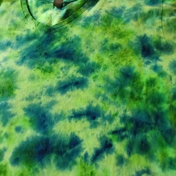 My Wife's T-shirt - Tie Died Green & Blue 100% cotton V-neck T-shirt - Picture 4 of 4